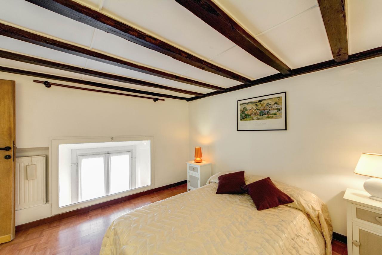 (120 M²), 2 Schlafzimmer Und 1 Eigene Badezimmer In Navona Rom